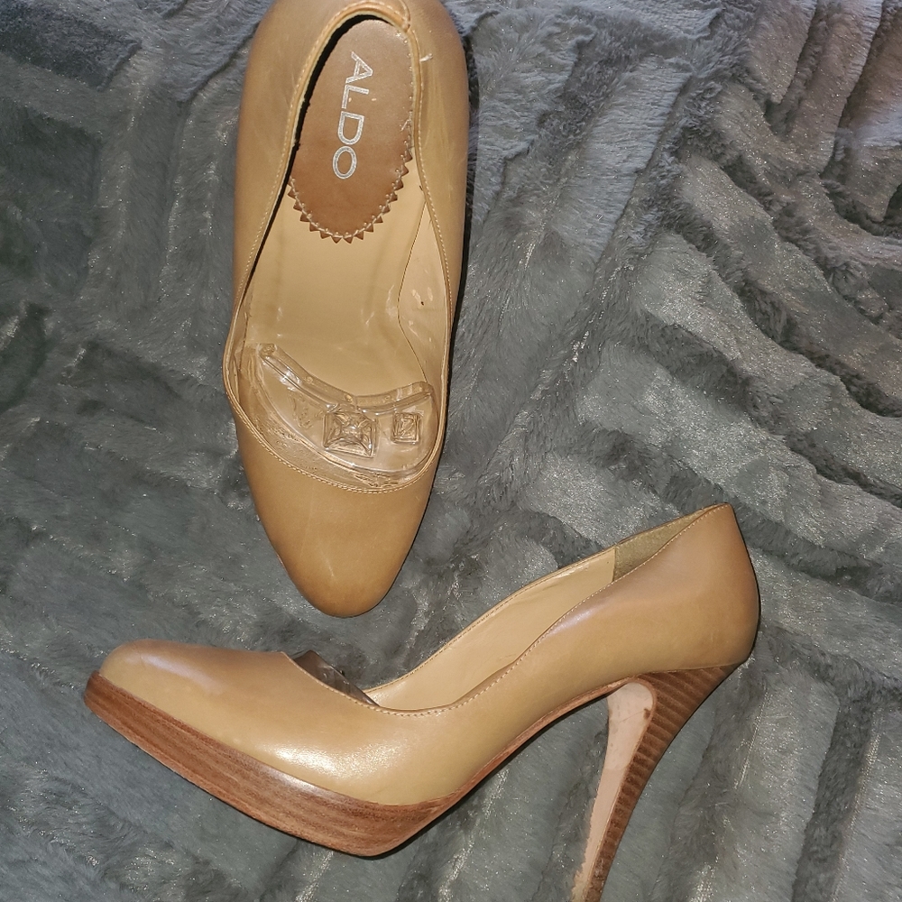 Gorgeous nude pump